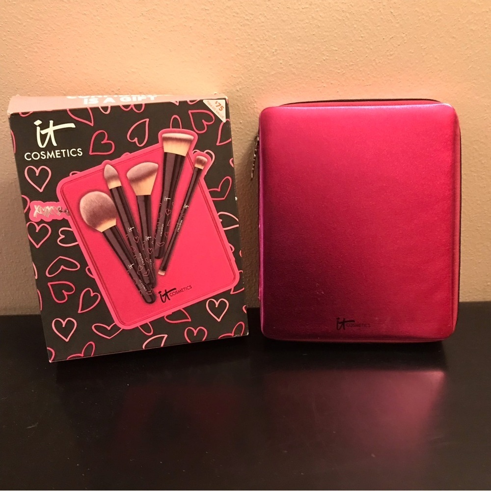 It Cosmetics Heavenly Luxe Skin Loving Brush Set